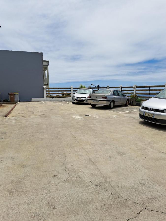 Appart A La Res Andy Accueillant 1 A 5 Pers Arrive Autonome , 2 Places De Parking Dans La Cour Devant La Maison Lejlighed Saint-Denis Eksteriør billede