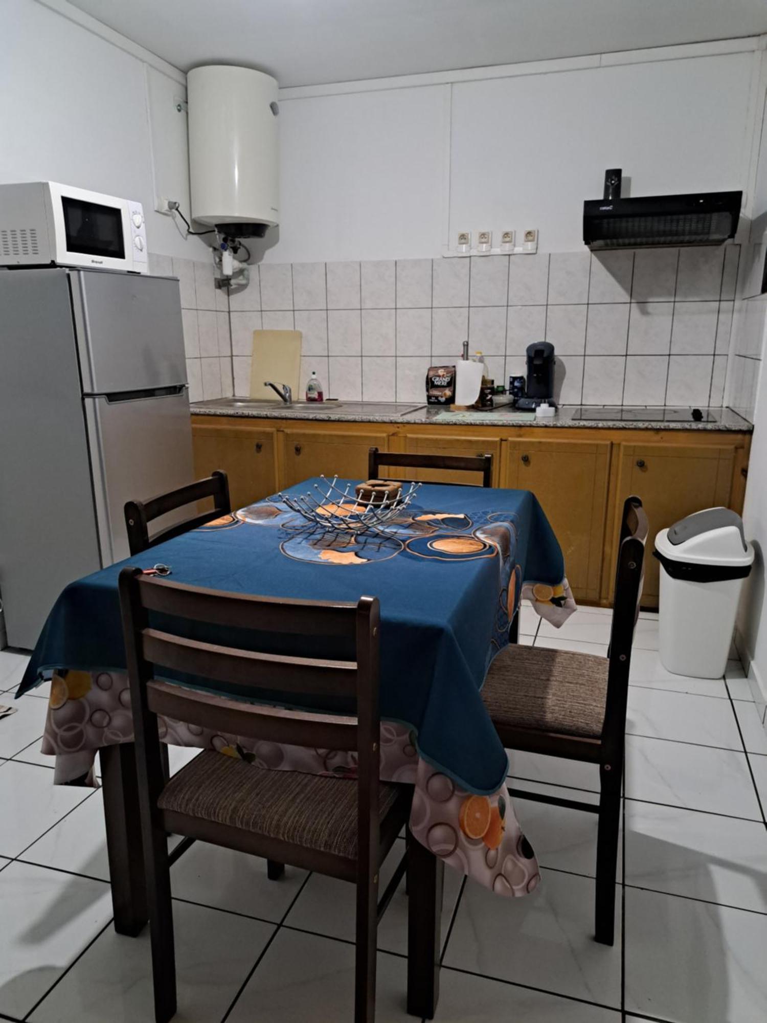 Appart A La Res Andy Accueillant 1 A 5 Pers Arrive Autonome , 2 Places De Parking Dans La Cour Devant La Maison Lejlighed Saint-Denis Eksteriør billede